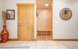 Lake and Ski Retreat with Scenic Mountain Views - McHenry, Maryland