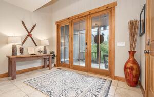 Lake and Ski Retreat with Scenic Mountain Views - McHenry, Maryland