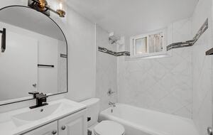 Bright & Chic Highlands Retreat - Wheat Ridge, Colorado