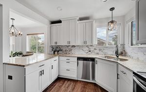 Bright & Chic Highlands Retreat - Wheat Ridge, Colorado