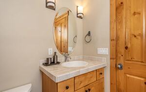 Lake and Ski Retreat with Scenic Mountain Views - McHenry, Maryland