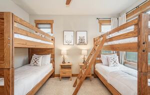 Lake and Ski Retreat with Scenic Mountain Views - McHenry, Maryland