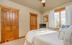 Lake and Ski Retreat with Scenic Mountain Views - McHenry, Maryland