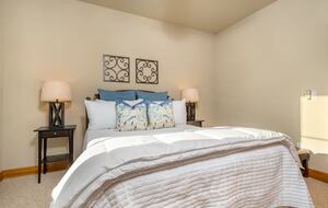 Lake and Ski Retreat with Scenic Mountain Views - McHenry, Maryland