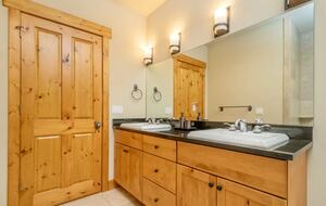 Lake and Ski Retreat with Scenic Mountain Views - McHenry, Maryland