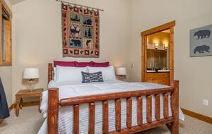 Lake and Ski Retreat with Scenic Mountain Views - McHenry, Maryland