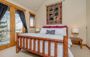 Lake and Ski Retreat with Scenic Mountain Views - McHenry, Maryland