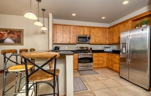 Lake and Ski Retreat with Scenic Mountain Views - McHenry, Maryland