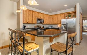 Lake and Ski Retreat with Scenic Mountain Views - McHenry, Maryland