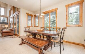 Lake and Ski Retreat with Scenic Mountain Views - McHenry, Maryland