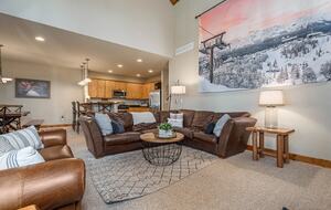 Lake and Ski Retreat with Scenic Mountain Views - McHenry, Maryland