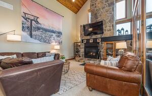 Lake and Ski Retreat with Scenic Mountain Views - McHenry, Maryland