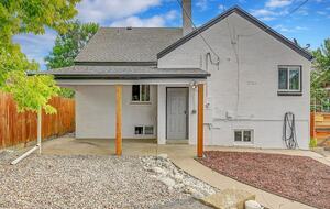 Bright & Chic Highlands Retreat - Wheat Ridge, Colorado