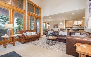 Lake and Ski Retreat with Scenic Mountain Views - McHenry, Maryland