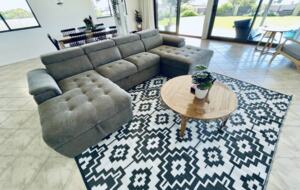 Stunning Falcon Beach House with Epic Ocean Views - Falcon, Australia