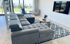 Stunning Falcon Beach House with Epic Ocean Views - Falcon, Australia