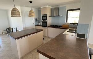 Stunning Falcon Beach House with Epic Ocean Views - Falcon, Australia