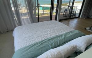 Stunning Falcon Beach House with Epic Ocean Views - Falcon, Australia