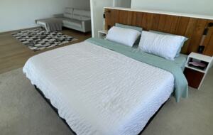 Stunning Falcon Beach House with Epic Ocean Views - Falcon, Australia