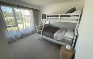 Stunning Falcon Beach House with Epic Ocean Views - Falcon, Australia