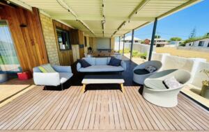 Stunning Falcon Beach House with Epic Ocean Views - Falcon, Australia