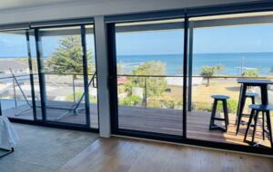 Stunning Falcon Beach House with Epic Ocean Views - Falcon, Australia