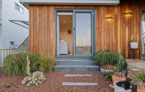 Stunning Falcon Beach House with Epic Ocean Views - Falcon, Australia