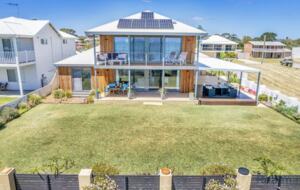 Stunning Falcon Beach House with Epic Ocean Views - Falcon, Australia