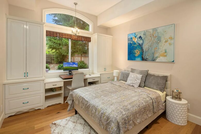 Stunning Lodge-Style Craftsman with Outdoor Living - Bellevue, Washington