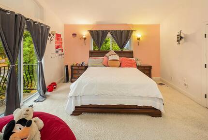 Stunning Lodge-Style Craftsman with Outdoor Living - Bellevue, Washington