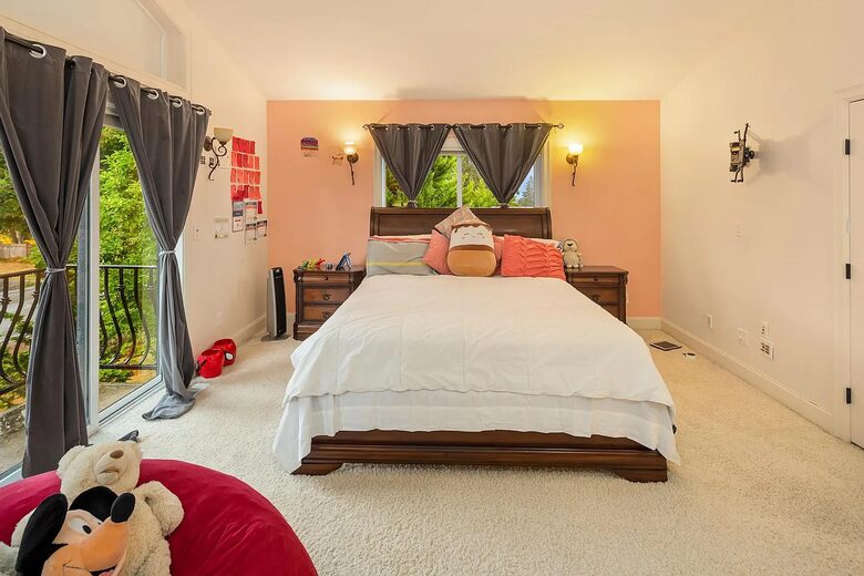 Stunning Lodge-Style Craftsman with Outdoor Living - Bellevue, Washington