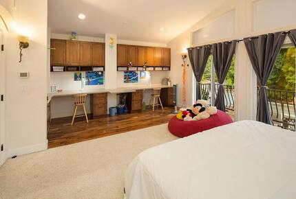 Stunning Lodge-Style Craftsman with Outdoor Living - Bellevue, Washington