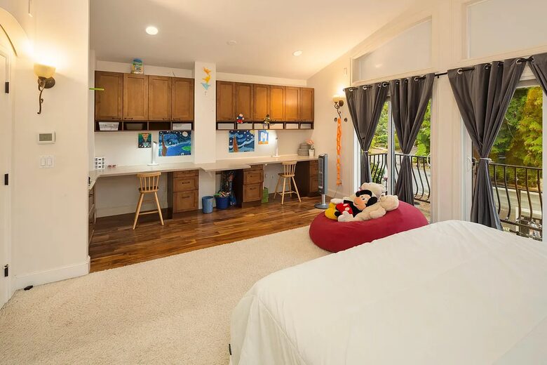 Stunning Lodge-Style Craftsman with Outdoor Living - Bellevue, Washington