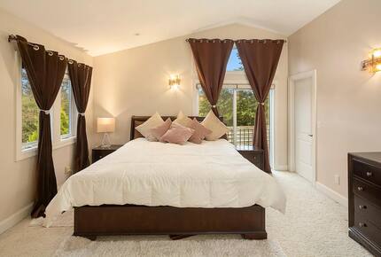 Stunning Lodge-Style Craftsman with Outdoor Living - Bellevue, Washington