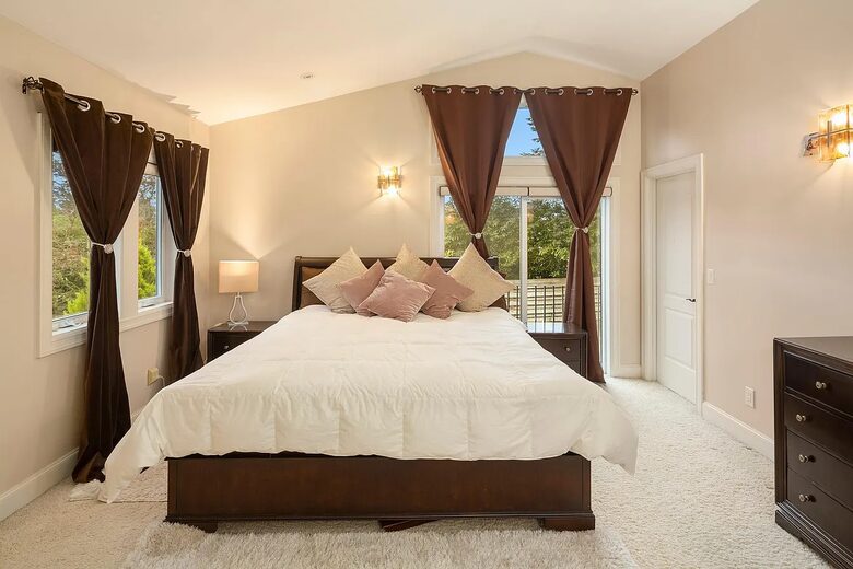 Stunning Lodge-Style Craftsman with Outdoor Living - Bellevue, Washington