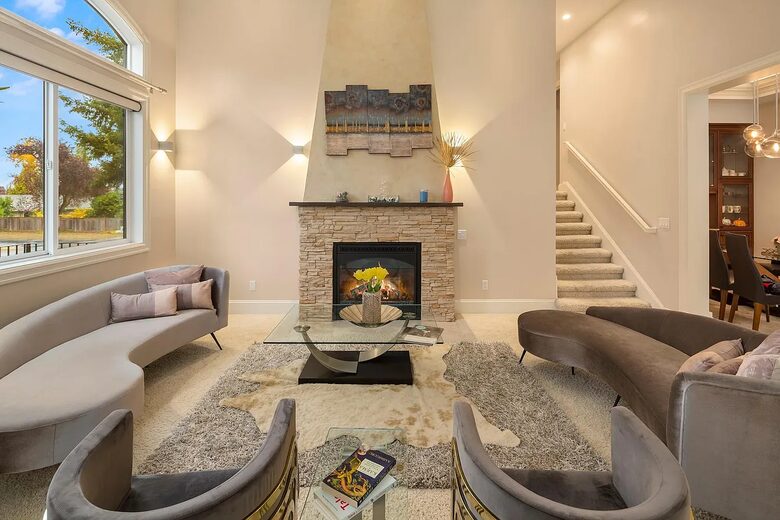 Stunning Lodge-Style Craftsman with Outdoor Living - Bellevue, Washington