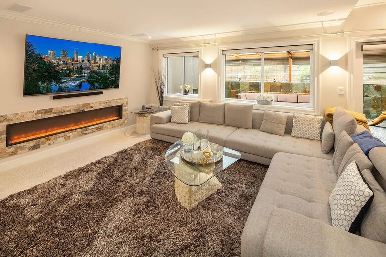 Stunning Lodge-Style Craftsman with Outdoor Living - Bellevue, Washington