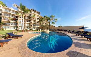 Beachfront Getaway at Las Olas Cabo with Stunning Ocean Views - Sanjose del cabo, Mexico