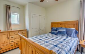 Island Joy: Spacious Waterfront Retreat at Holden Beach - Holden Beach, North Carolina