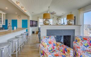 Island Joy: Spacious Waterfront Retreat at Holden Beach - Holden Beach, North Carolina