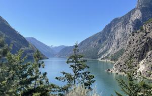 Beautiful lakes and mountains nearby
