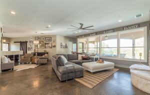 Luxury Lake Travis Waterfront - Spicewood, Texas