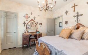 Luxury Lake Travis Waterfront - Spicewood, Texas