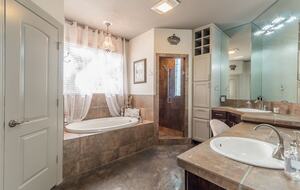 Luxury Lake Travis Waterfront - Spicewood, Texas