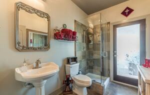 Luxury Lake Travis Waterfront - Spicewood, Texas