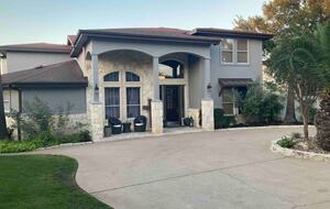 Luxury Lake Travis Waterfront - Spicewood, Texas