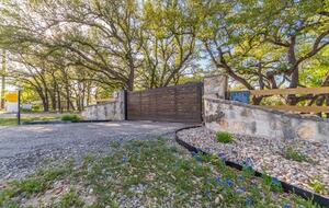 Luxury Lake Travis Waterfront - Spicewood, Texas