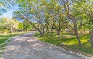 Luxury Lake Travis Waterfront - Spicewood, Texas
