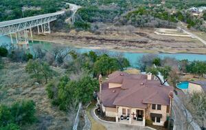 Luxury Lake Travis Waterfront - Spicewood, Texas