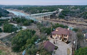 Luxury Lake Travis Waterfront - Spicewood, Texas